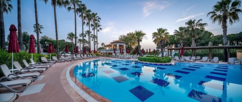 Indoor pool, 3 outdoor pools
