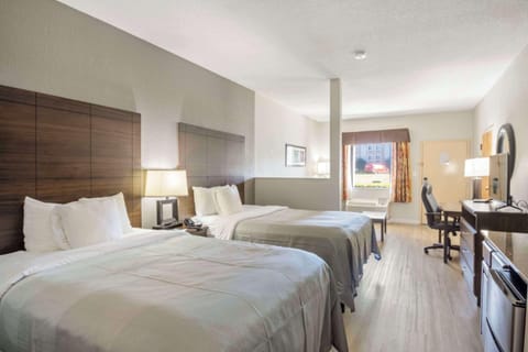 Desk, laptop workspace, iron/ironing board, free WiFi