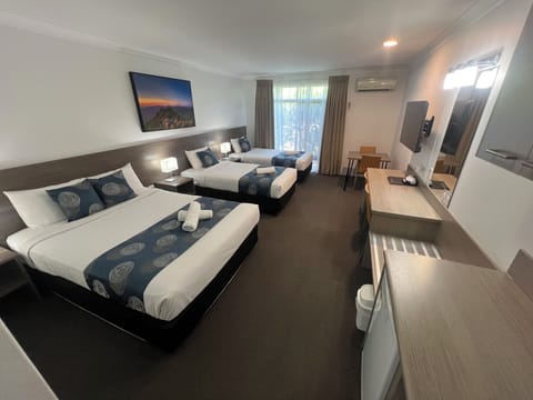 Family Room | Desk, iron/ironing board, cribs (surcharge), WiFi (free)