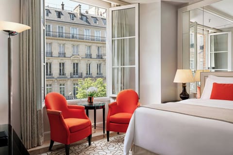 Art Déco King | Premium bedding, memory foam beds, in-room safe, desk