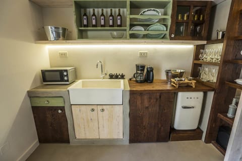 Espresso maker, electric kettle