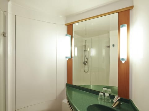 Twin Room, 2 Twin Beds | Hypo-allergenic bedding, desk, blackout drapes, soundproofing