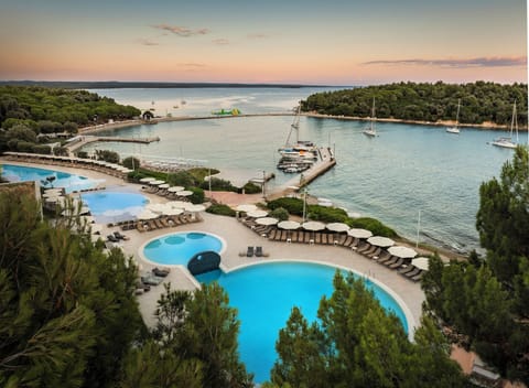 2 indoor pools, 2 outdoor pools, pool umbrellas, sun loungers