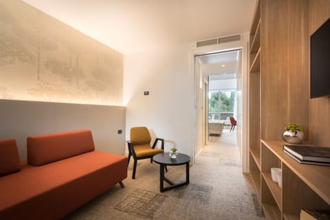 Junior Suite, Balcony | Minibar, in-room safe, desk, blackout drapes