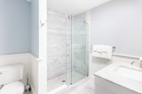 Room 8 | Bathroom | Shower, hair dryer, towels