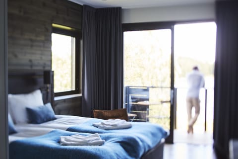 Desk, bed sheets