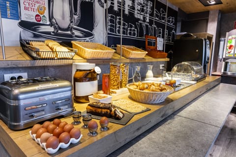 Daily buffet breakfast for a fee
