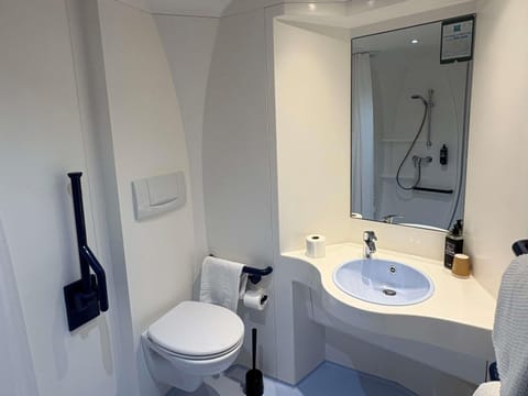 Triple Room, Multiple Beds | Hypo-allergenic bedding, desk, laptop workspace, soundproofing