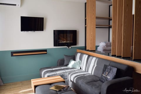 Executive Suite | Living area | Flat-screen TV