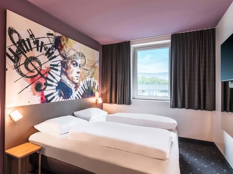 Double Room with French Bed - Non Smoking | Desk, blackout drapes, soundproofing, free WiFi