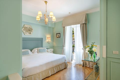 Suite, Balcony | Premium bedding, down comforters, minibar, in-room safe