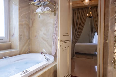 Suite, Jetted Tub (Garibaldi) | Bathroom | Shower, rainfall showerhead, designer toiletries, hair dryer