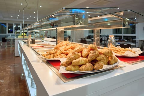 Daily buffet breakfast for a fee