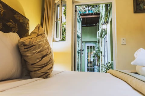 Garden room | In-room safe, individually decorated, free WiFi, bed sheets