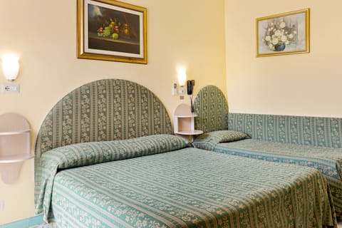 Premium bedding, in-room safe, desk, blackout drapes