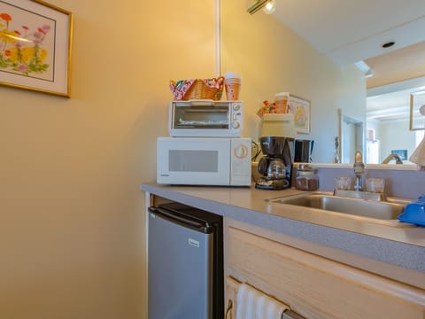 Suite, Private Bathroom (Queensboro - Pets Allowed) | 1 bedroom