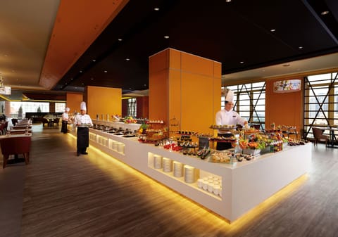 Daily buffet breakfast for a fee