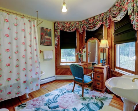 Premium Double Room, Ensuite, Mountain View (Greene) | Bathroom