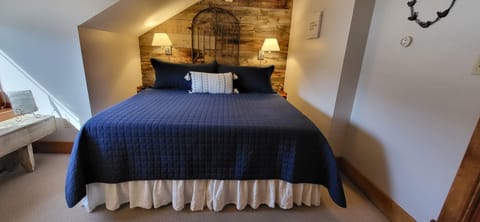 The Blueberry Hill Room | Free WiFi, bed sheets