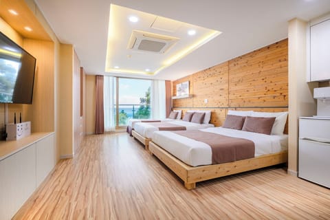 Royal Triple Room, Multiple Beds, Balcony, Partial Ocean View | Premium bedding, blackout drapes, soundproofing, WiFi (free)