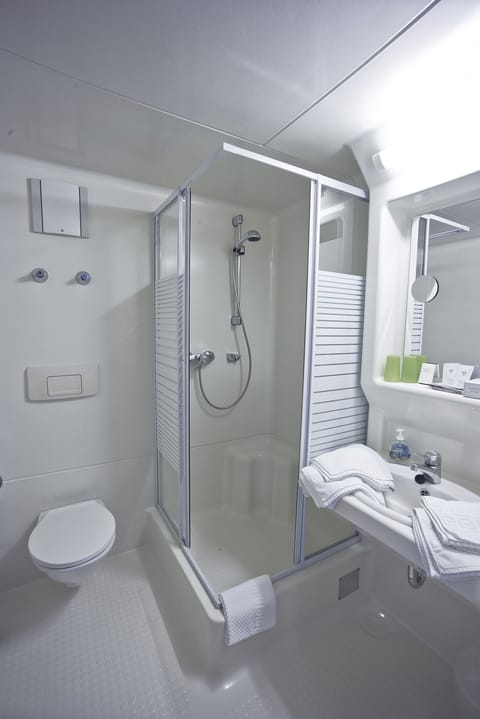 Luxury Double Room, 1 Bedroom, Mountainside | Bathroom | Shower, free toiletries, hair dryer, towels