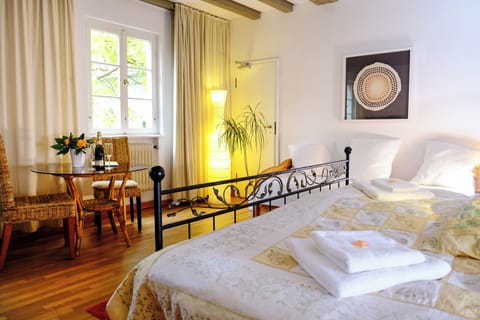 Romantic Double Room, Ensuite | Hypo-allergenic bedding, down comforters, minibar