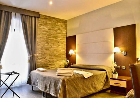 Minibar, in-room safe, desk, iron/ironing board