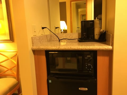 Standard Room, 1 King Bed with Sofa bed, Non Smoking (with Sofabed) | Microwave