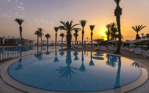 Indoor pool, 2 outdoor pools, sun loungers