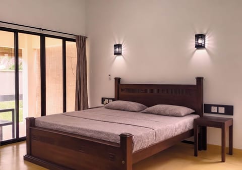 Standard Apartment, 1 King Bed, Kitchen, Garden View | 1 bedroom, premium bedding, minibar, desk