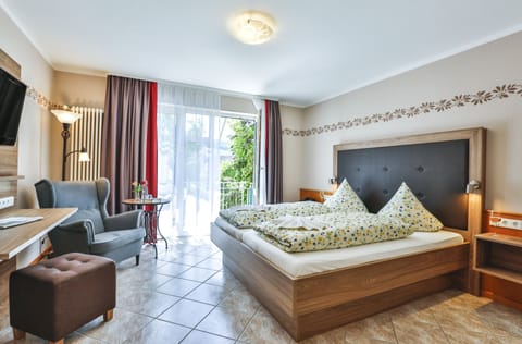 Premium bedding, in-room safe, desk, blackout drapes