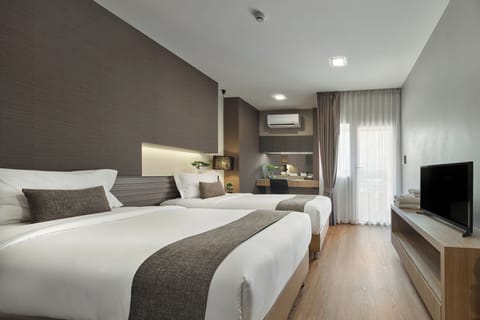 Deluxe Twin Room | In-room safe, desk, free WiFi