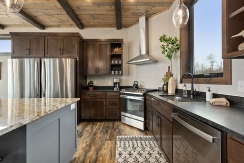 5 Bedroom Lakeview Loft | Private kitchen | Microwave, coffee/tea maker, toaster, cookware/dishes/utensils