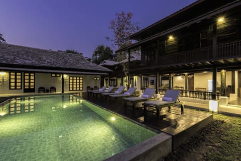 Outdoor pool, sun loungers