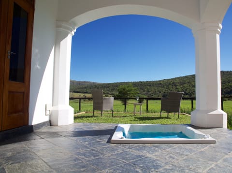 Suite (Boutique) | Jetted tub