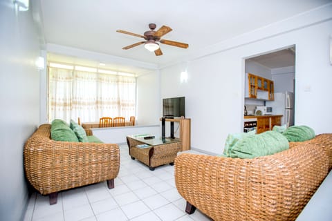 Deluxe Superior Apartment, 2 Bedroom | Living room | Flat-screen TV