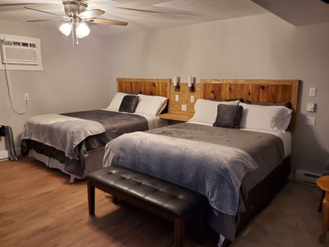 Family Room | Desk, bed sheets