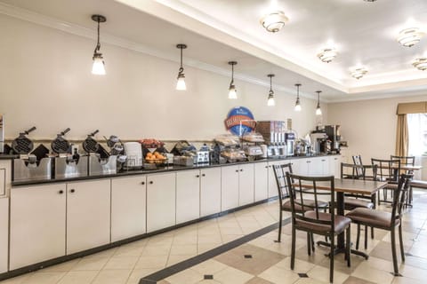Free daily continental breakfast