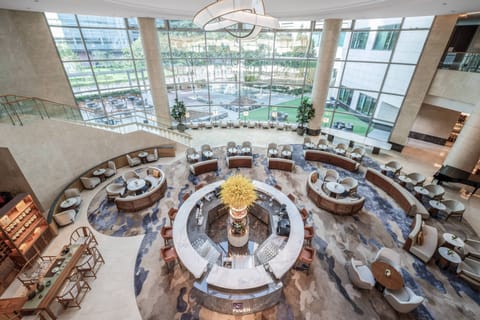 2 restaurants; breakfast, lunch, dinner, and brunch served