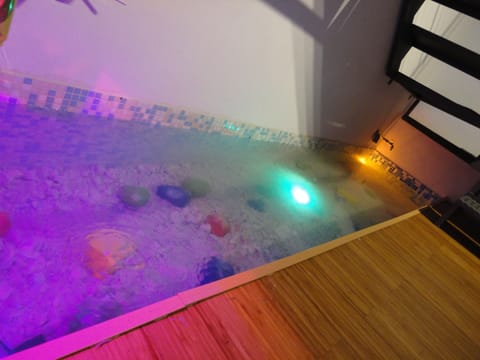 Indoor spa tub