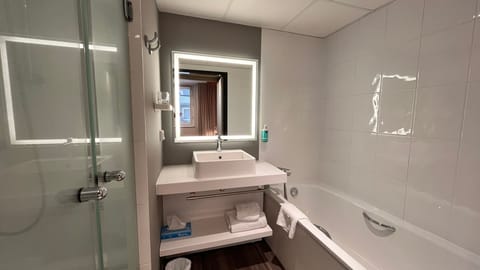 Separate tub and shower, eco-friendly toiletries, hair dryer, towels