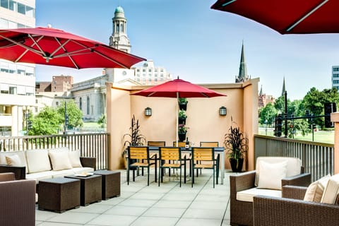 Executive Suite, 1 King Bed, Balcony | Property amenity