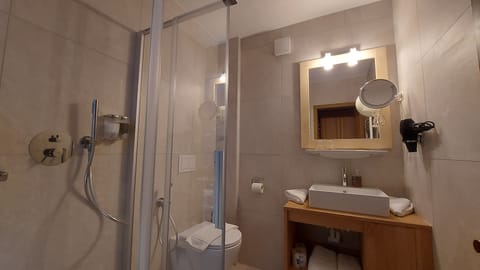 Premium Double Room, Non Smoking, Balcony | Bathroom | Shower, rainfall showerhead, free toiletries, hair dryer