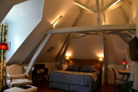 Comfort Double or Twin Room, Garden View | Minibar, in-room safe, individually decorated, desk