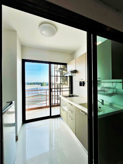 Family Suite, 2 Bedrooms | Private kitchen | Stovetop