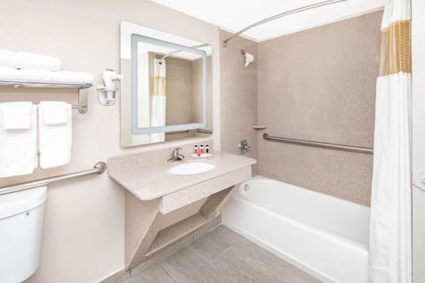 Room, 1 King Bed, Accessible, Non Smoking (Mobility) | Bathroom | Free toiletries, hair dryer, towels, soap