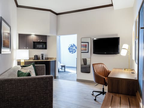 Suite, 1 Queen Bed with Sofa bed | Premium bedding, in-room safe, desk, iron/ironing board