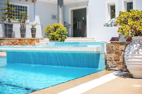 Outdoor pool, pool umbrellas, sun loungers
