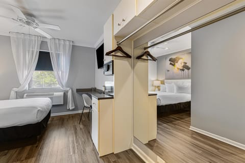 Standard Room, 1 Double Bed, Non Smoking, Refrigerator & Microwave | Premium bedding, down comforters, in-room safe, desk