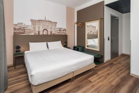 Standard Double Room | Minibar, in-room safe, desk, free WiFi